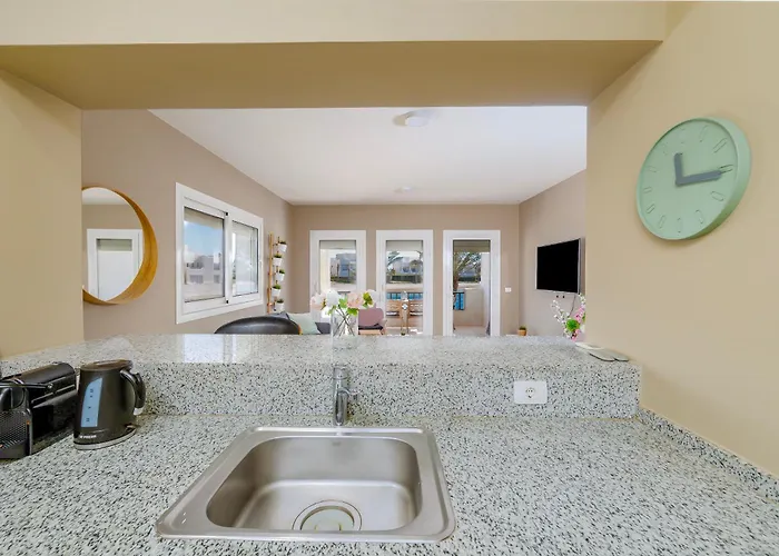 Apartman Beautiful With Roof Terrace In Joubal Gurdaka